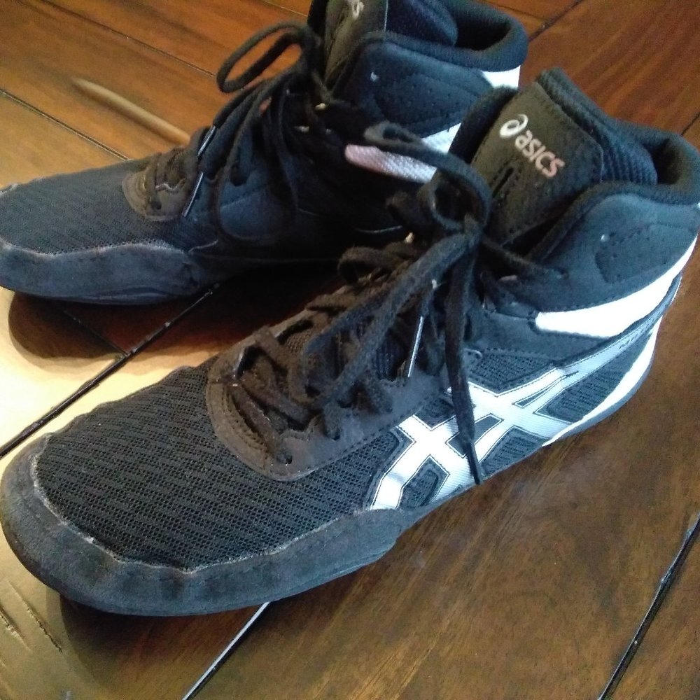 Asics Wrestling Sneakers Size 8.5